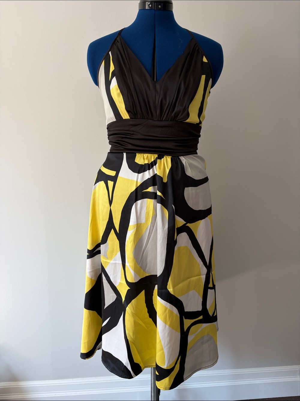 Le Chateau Yellow Black White One-Shoulder Print Dress